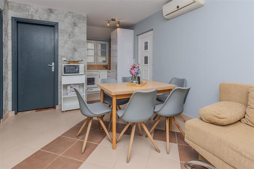 Apartment A2, for 6 persons