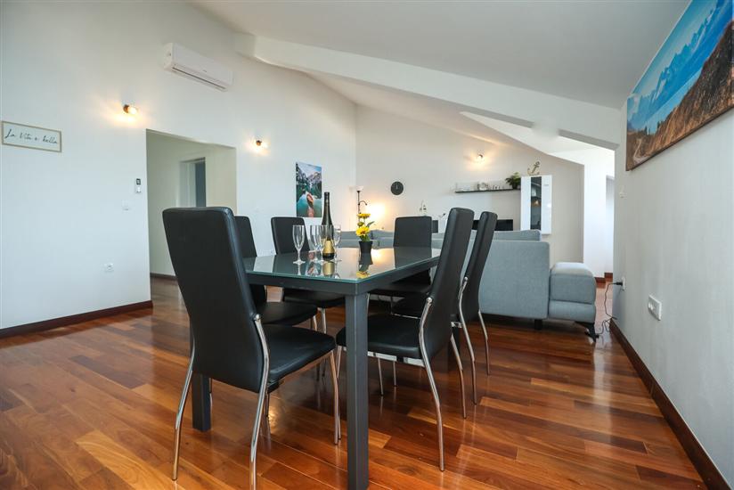 Apartment A2, for 6 persons