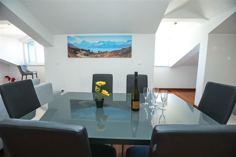 Apartment A2, for 6 persons