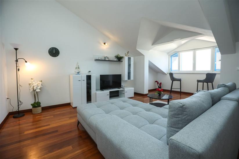 Apartment A2, for 6 persons