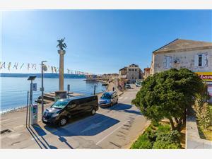 Accommodatie aan zee Split en Trogir Riviera,ReserverenStayVanaf 107 €