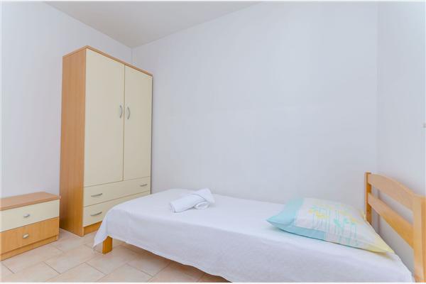 Apartment A4, for 5 persons