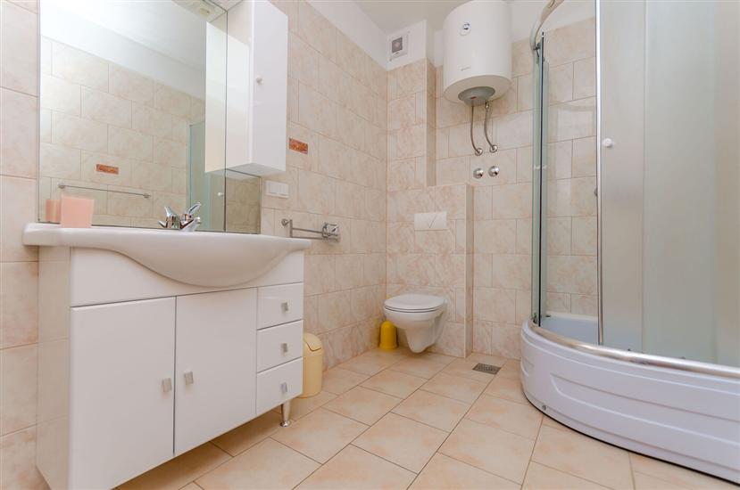 Apartment A4, for 5 persons