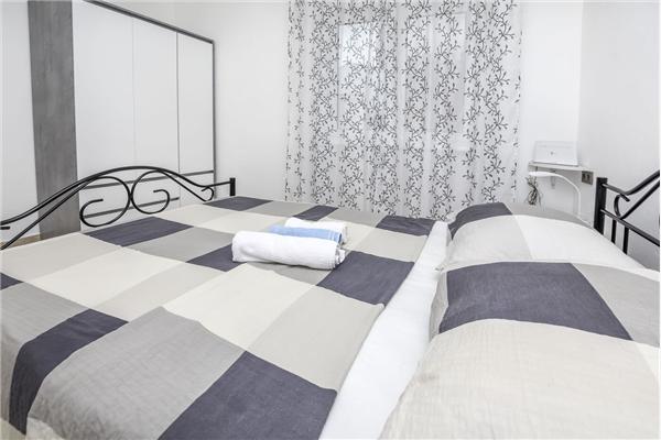 House K1, for 10 persons