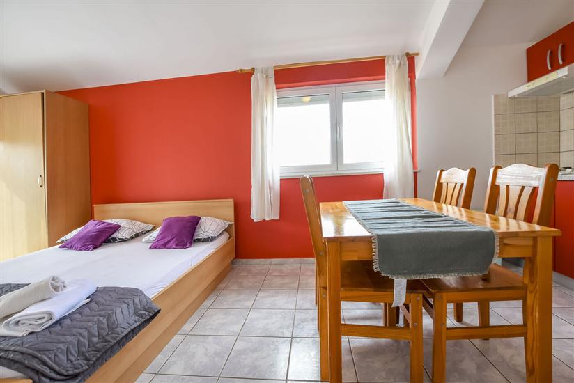 Apartment A8, for 4 persons