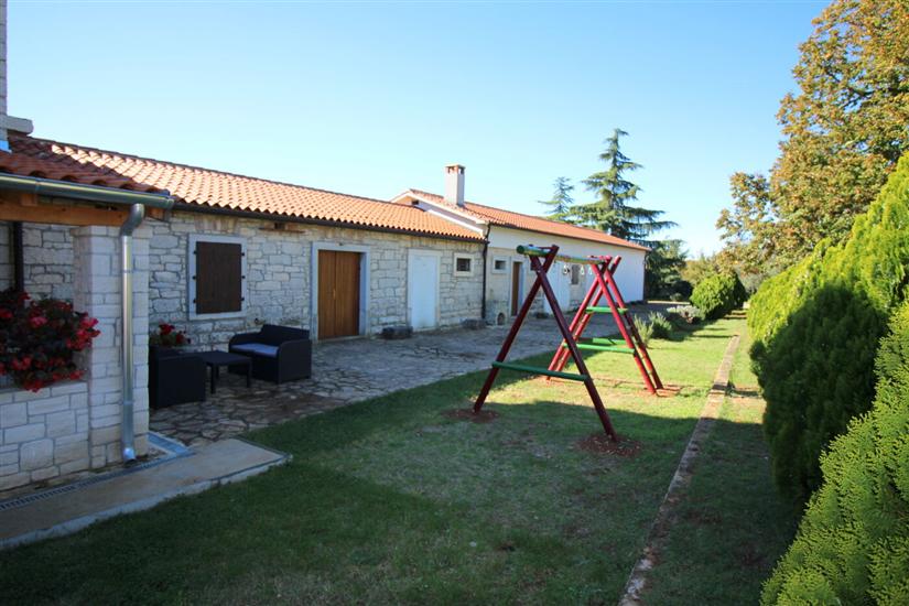 House Castello s velikom okućnicom