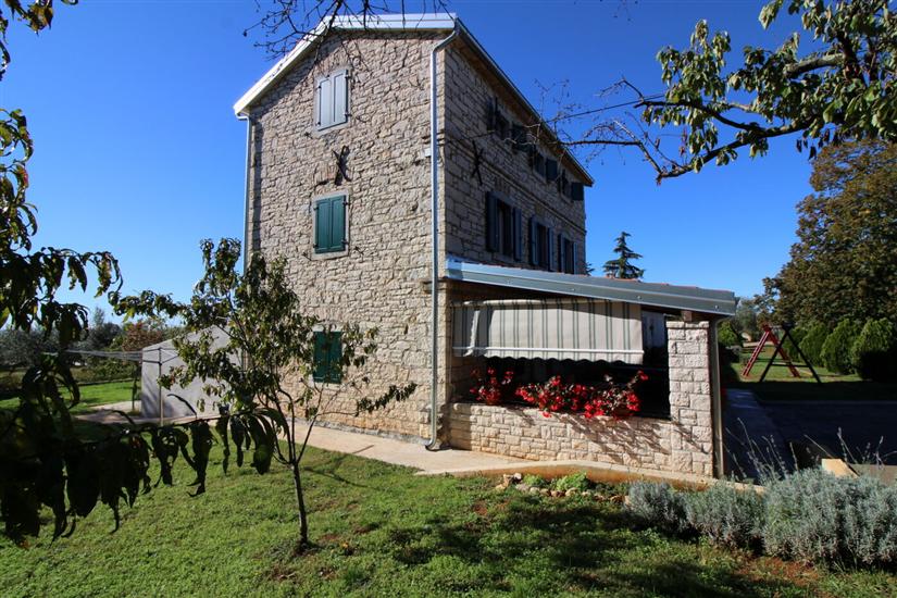 House Castello s velikom okućnicom