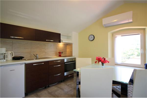 House K1, for 12 persons