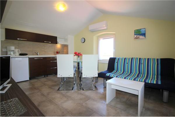 House K1, for 12 persons