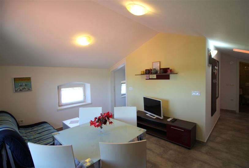 House K1, for 12 persons