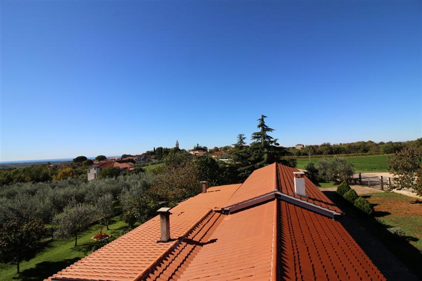 House Castello s velikom okućnicom