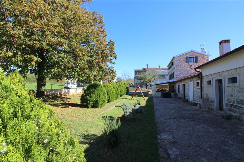 House Castello s velikom okućnicom