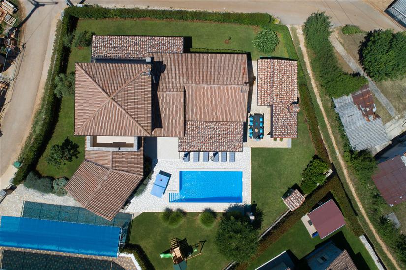 Villa Una u istarskom stilu s bazenom