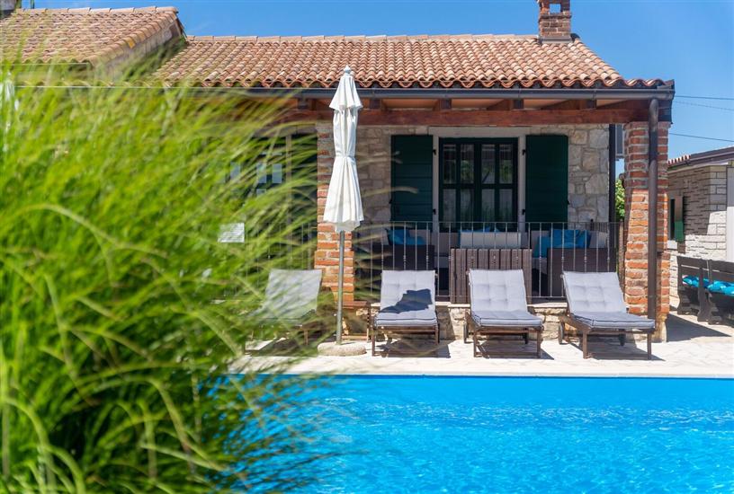 Villa Una u istarskom stilu s bazenom