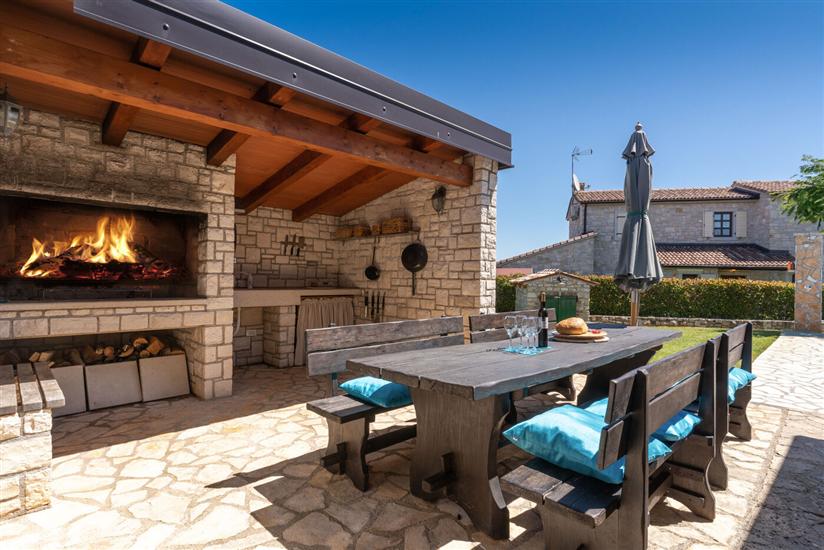 Villa Una u istarskom stilu s bazenom