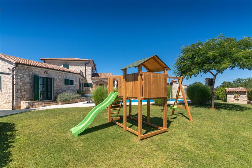 Villa Una u istarskom stilu s bazenom