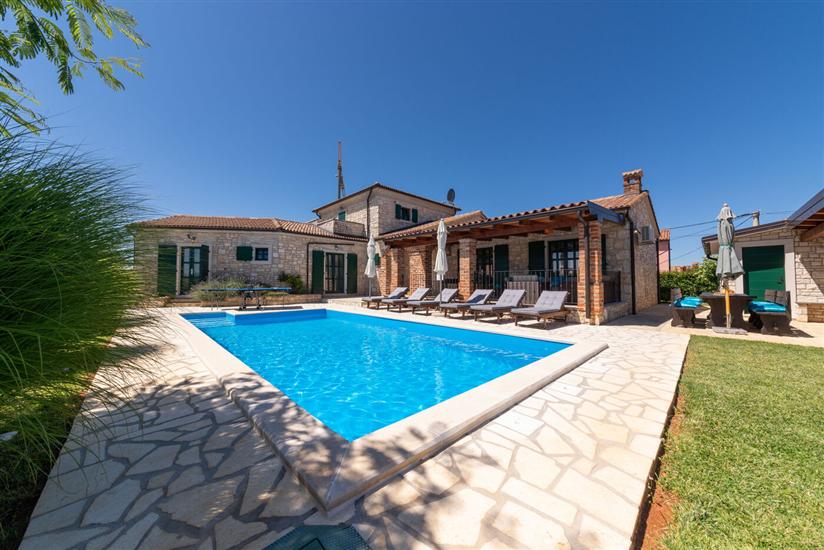 Villa Una u istarskom stilu s bazenom