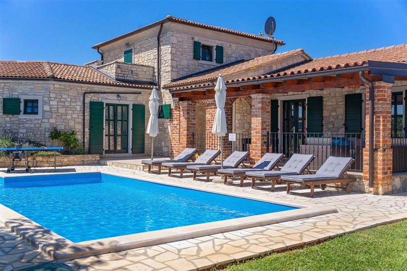 Villa Una u istarskom stilu s bazenom