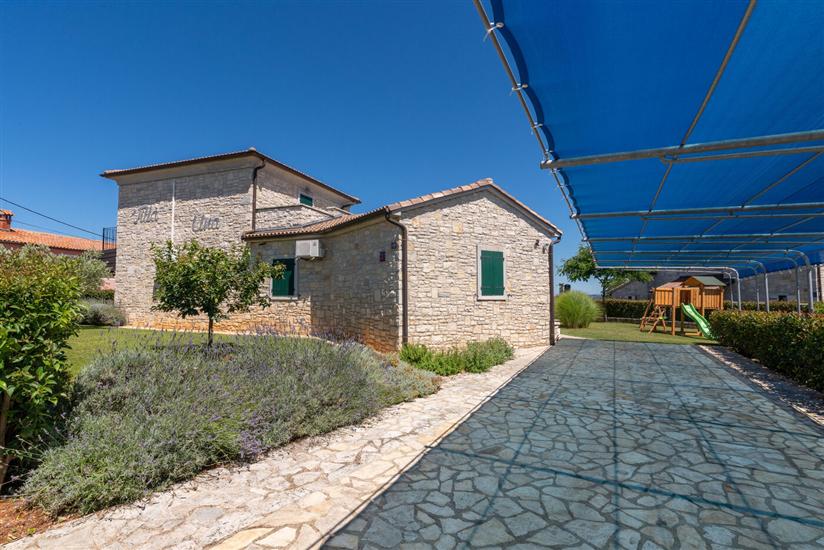 Villa Una u istarskom stilu s bazenom