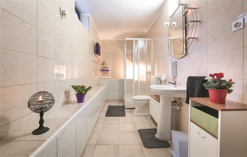 Apartment A1, for 7 persons