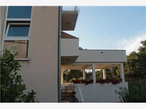 Apartments Radmila Brodarica, Size 30.00 m2, Airline distance to the sea 200 m, Airline distance to town centre 400 m