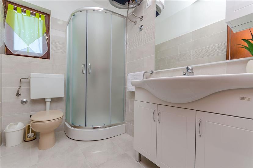 Apartment A4, for 6 persons