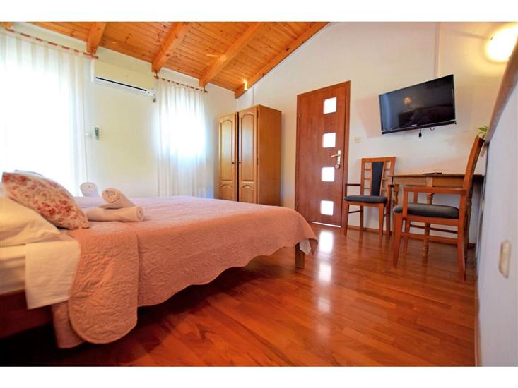 Apartment A8, for 2 persons