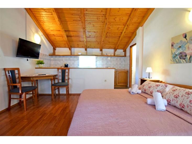 Apartment A8, for 2 persons