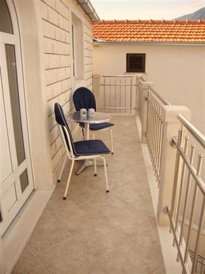 Room S1, for 2 persons