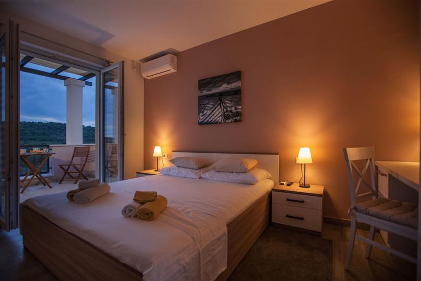 House K1, for 10 persons