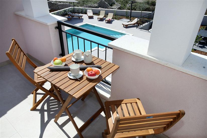 House K1, for 10 persons