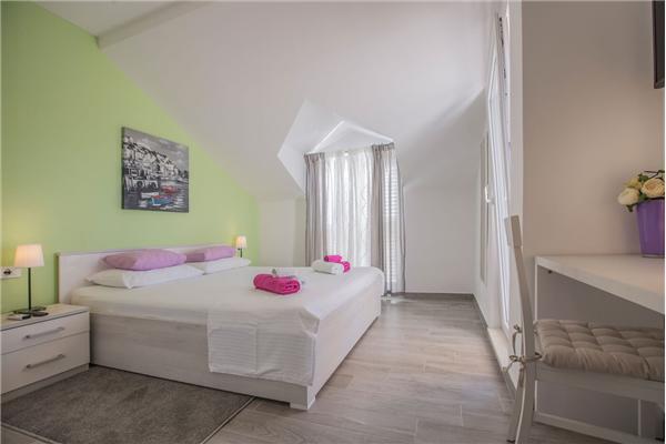 House K1, for 10 persons