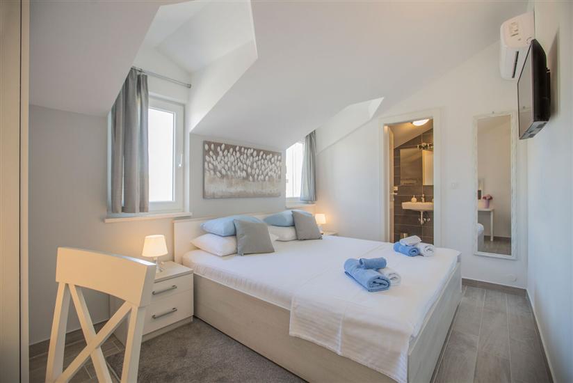 House K1, for 10 persons