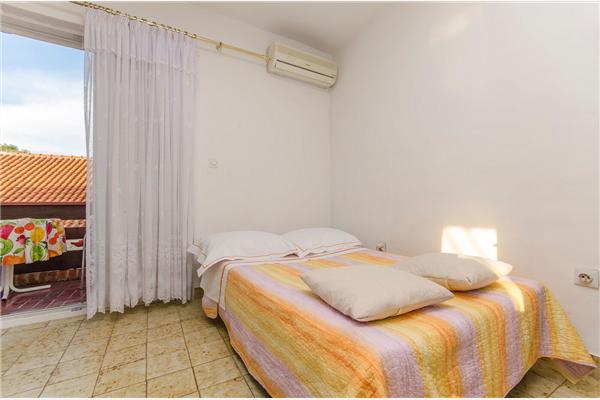 Apartment A1, for 5 persons