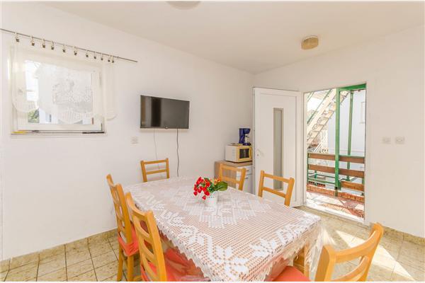 Apartment A1, for 5 persons