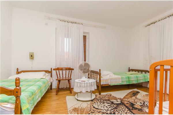 Apartment A1, for 5 persons