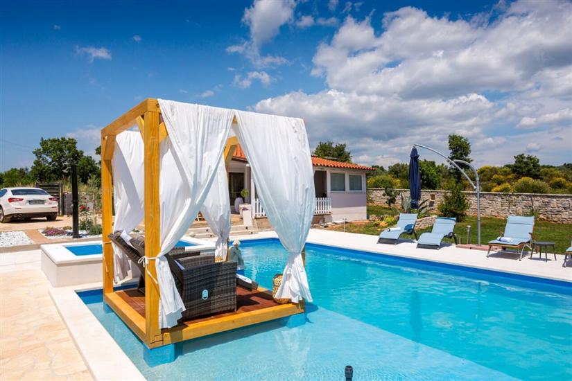 Kuća za odmor Holiday House Biloš