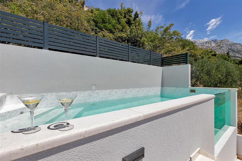 Villa Roof pool