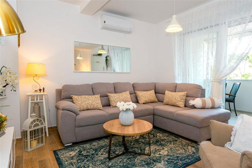 Apartment A1, for 5 persons
