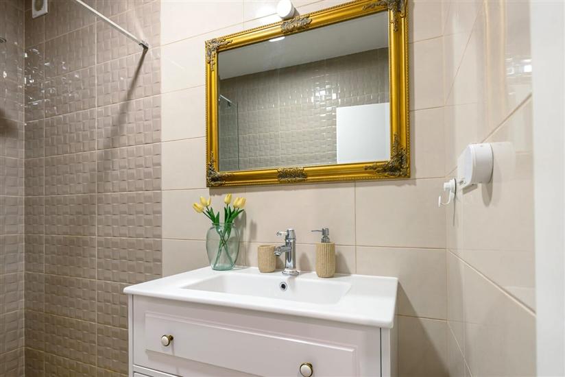 Apartment A1, for 5 persons