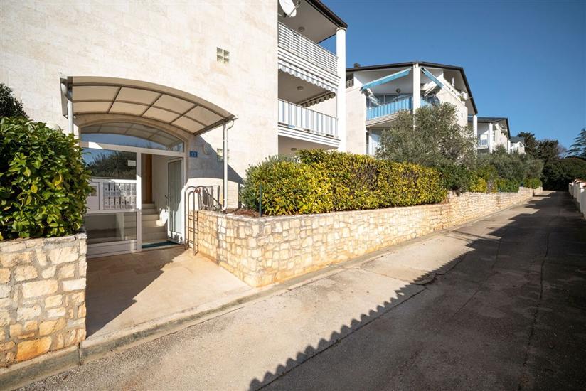 Apartment CRVENA UVALA