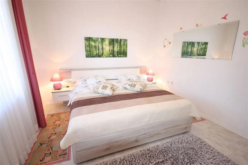 Apartment A1, for 5 persons