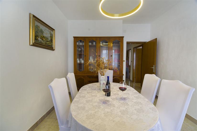 Apartment A2, for 6 persons