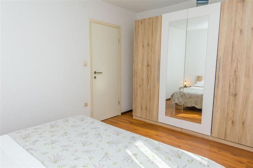 Apartment A1, for 5 persons