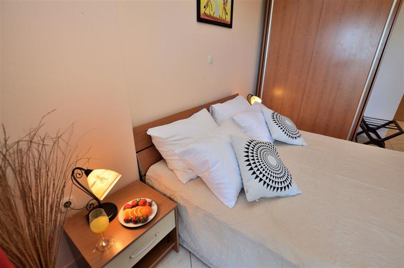 Room S1, for 2 persons