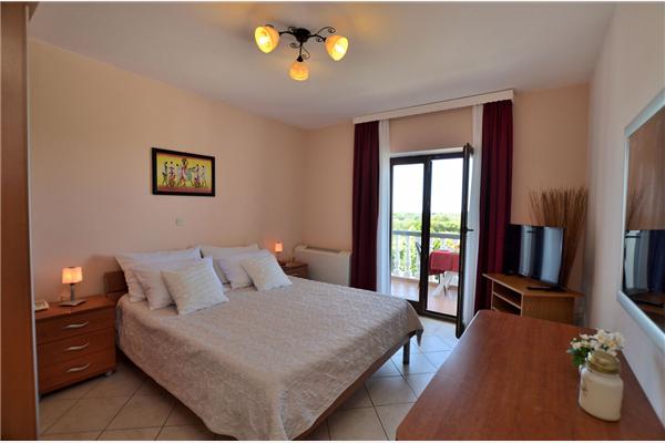 Room S1, for 2 persons