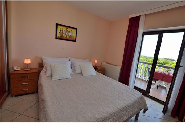 Room S1, for 2 persons