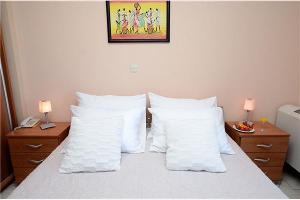 Room S1, for 2 persons