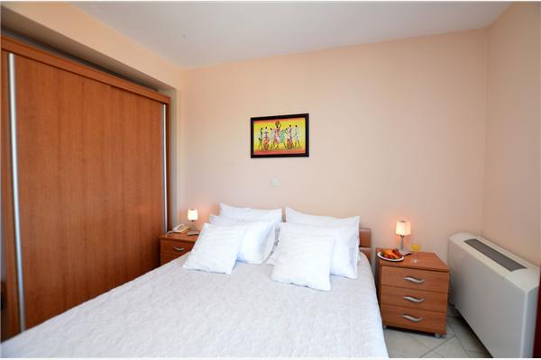 Room S1, for 2 persons