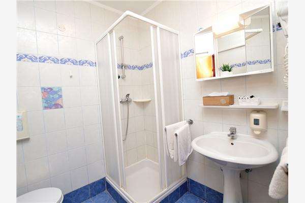 Room S1, for 2 persons